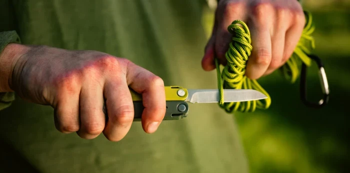 Мультитул с плоскогубцами LEATHERMAN Bond Heathered Cranberry