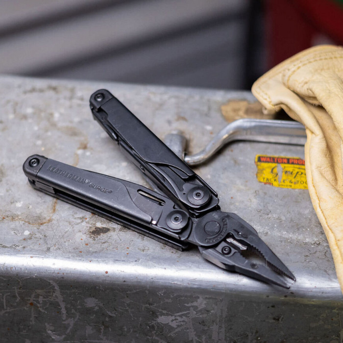 Мультитул с плоскогубцами и инструментами LEATHERMAN Surge Black (Multi-Tool)