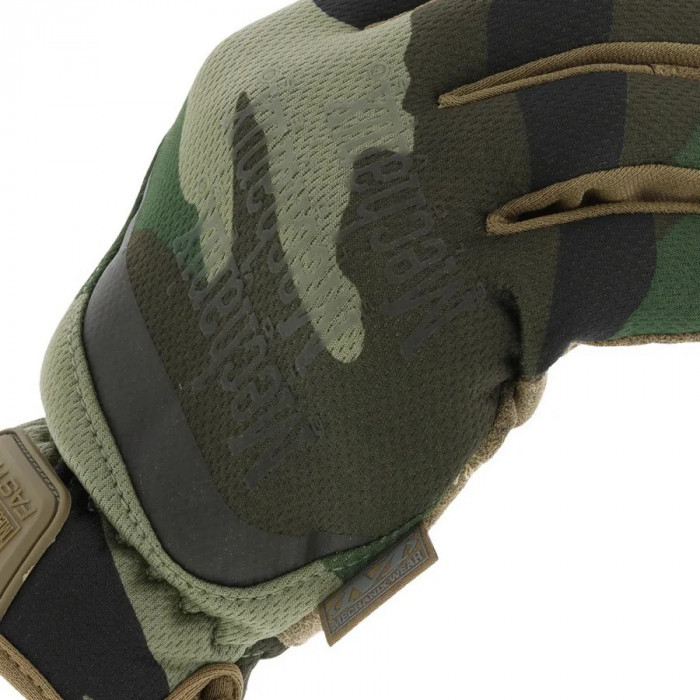 Тактические перчатки с сенсорными вставками MECHANIX FastFit Woodland Camo